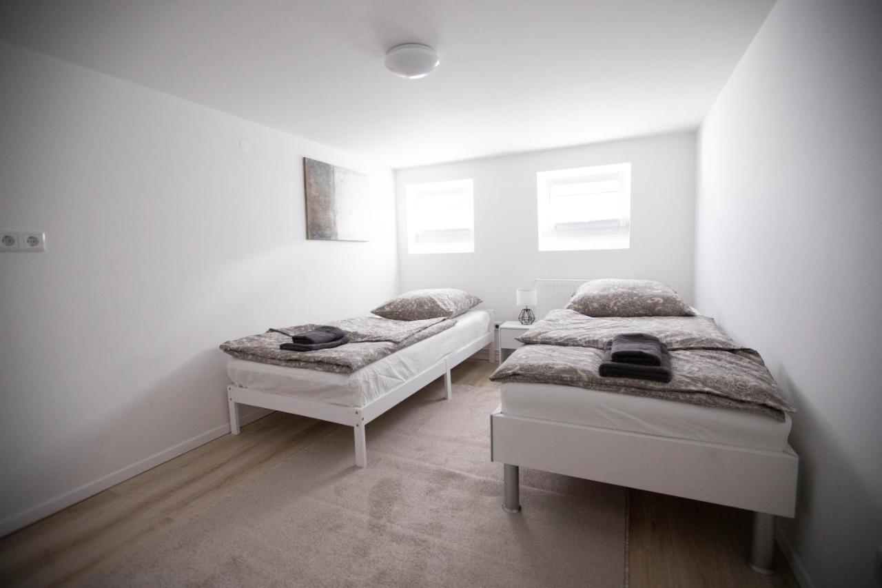 80Qm - 4 Rooms - Private Parking - Keller-Basement - Mallibase Apartments Hannover Bagian luar foto