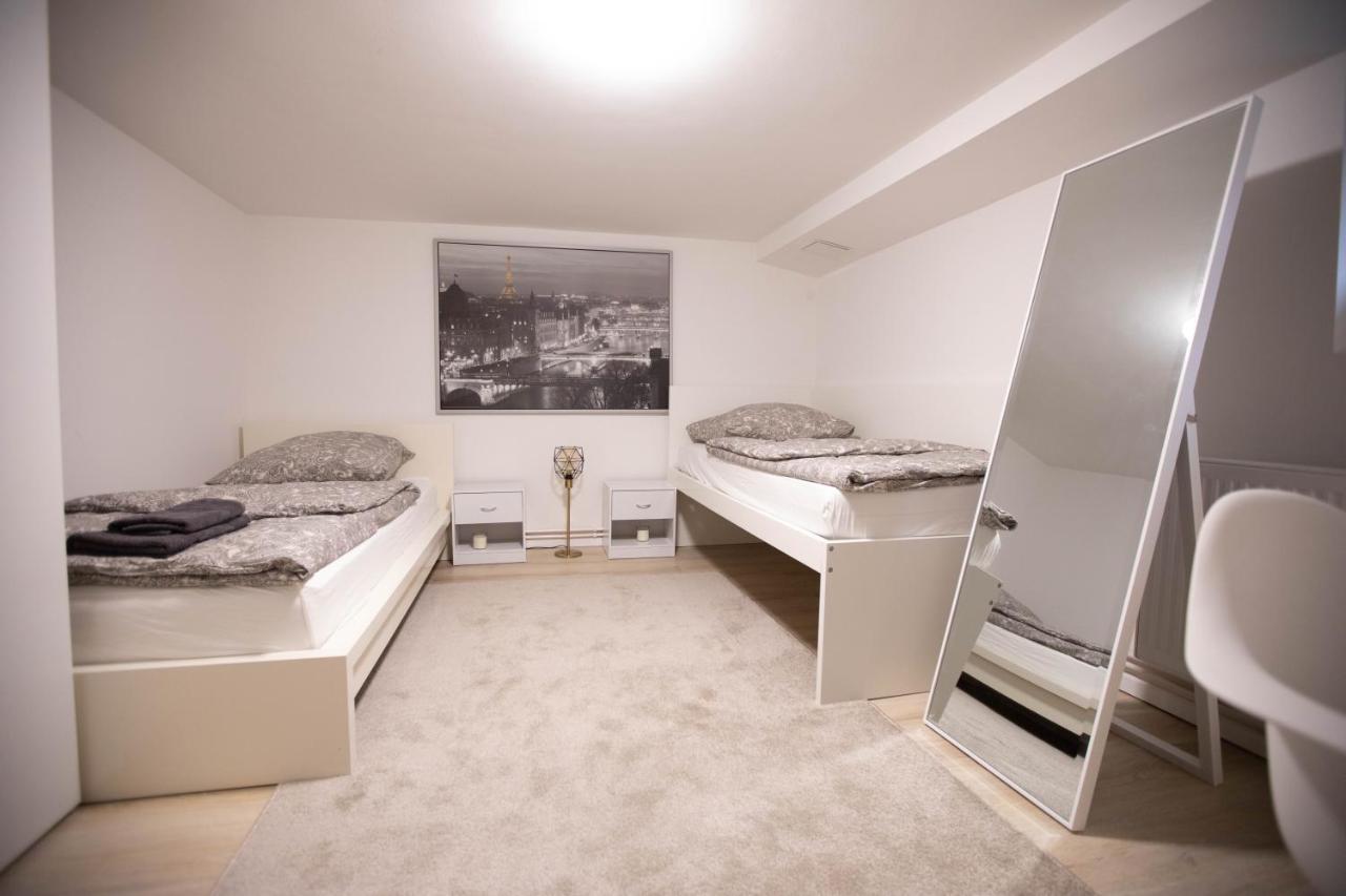 80Qm - 4 Rooms - Private Parking - Keller-Basement - Mallibase Apartments Hannover Bagian luar foto