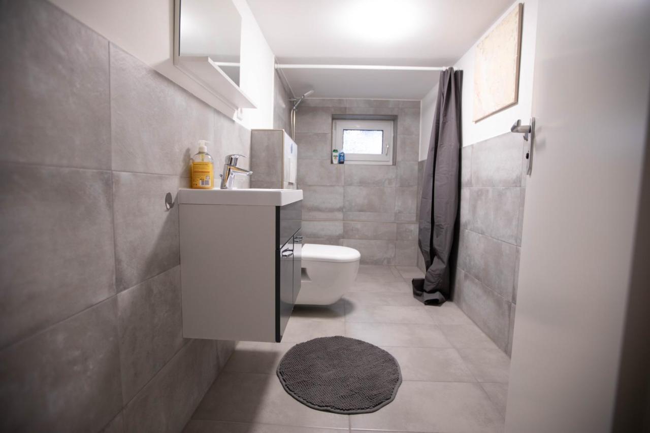 80Qm - 4 Rooms - Private Parking - Keller-Basement - Mallibase Apartments Hannover Bagian luar foto